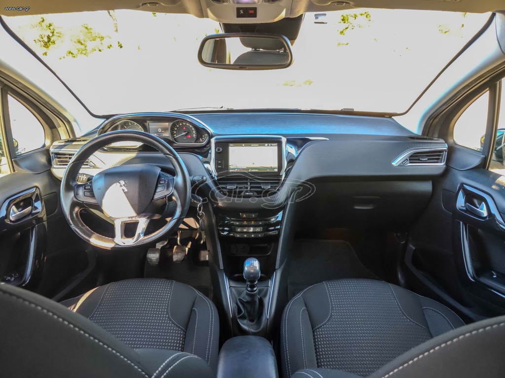 Peugeot 208 7